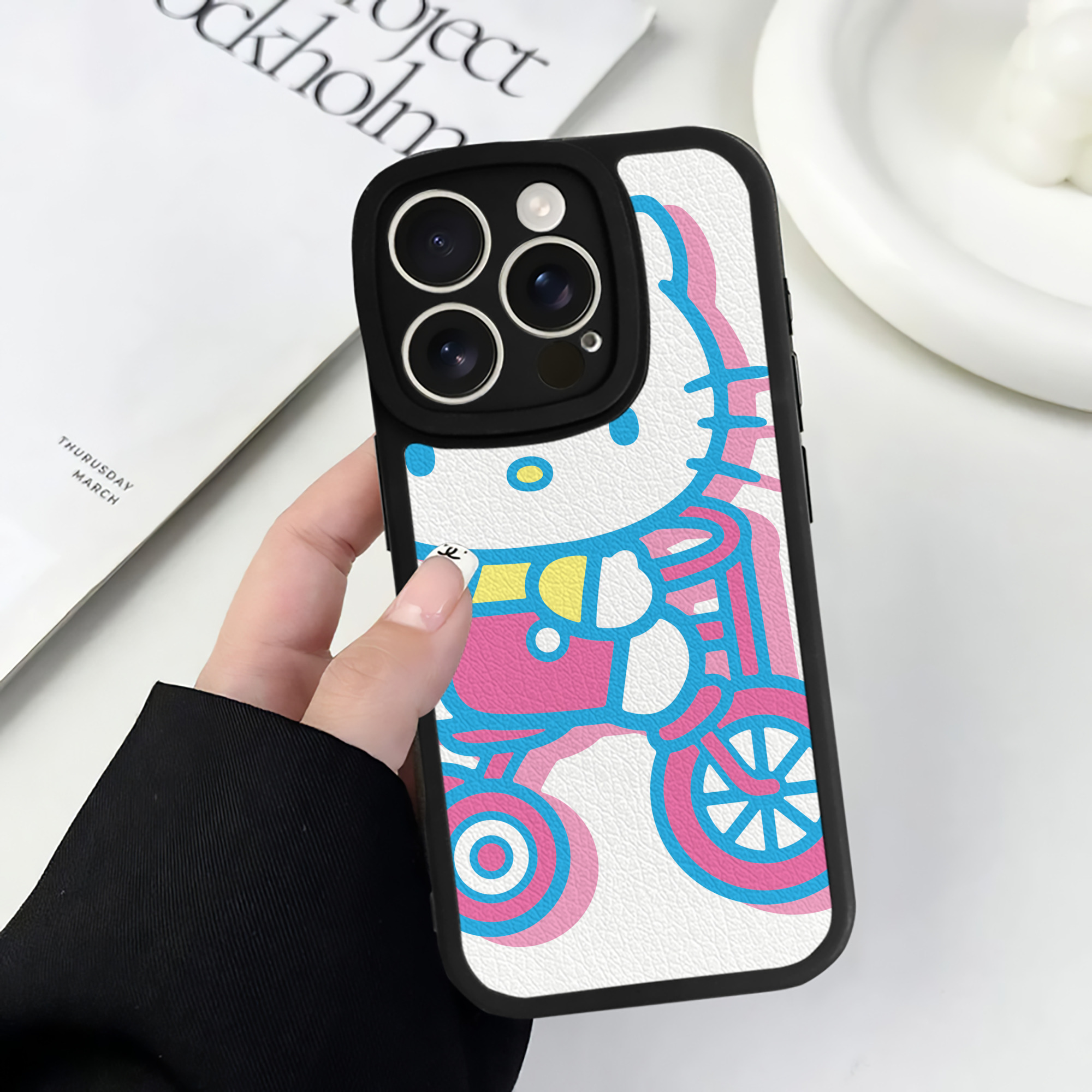 （画像用） Hello Kitty ハローキティ 【iPhone 16シリーズ対応】シリコンスマホケース（レザー調） 材質：シリコン